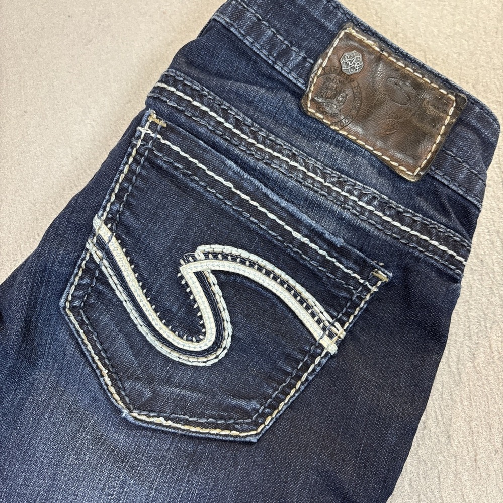 Silver Jeans Frances 18' Whiskered Embroidered Heals Distressed 25X35